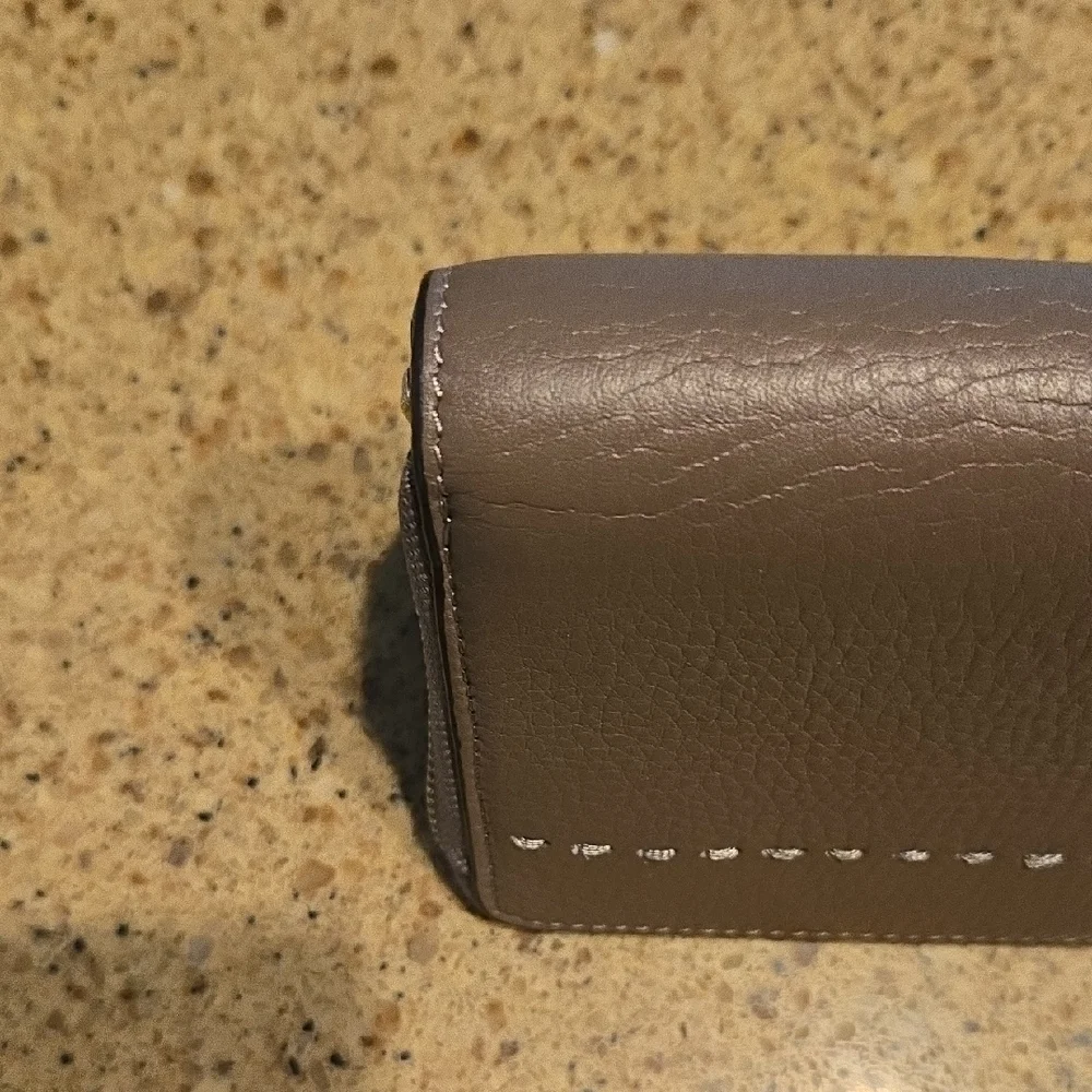 New Tory Burch McGraw Zip Wallet - Picture 7 of 9